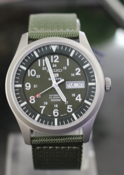 Đồng hồ Seiko 5 quân đội SNZG09K1 