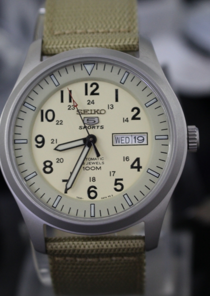 Đồng hồ Seiko 5 quân đội SNZG07K1 