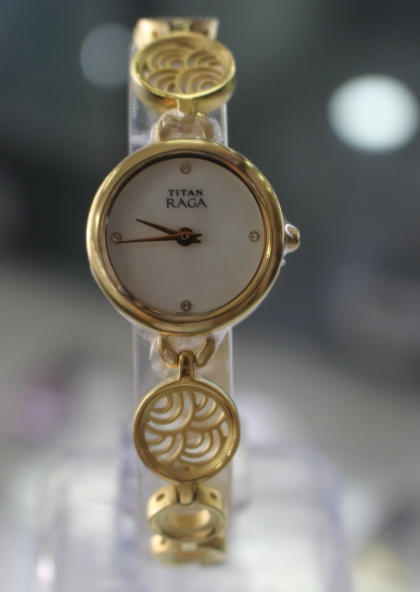 Đồng hồ Titan nữ 2512YM01