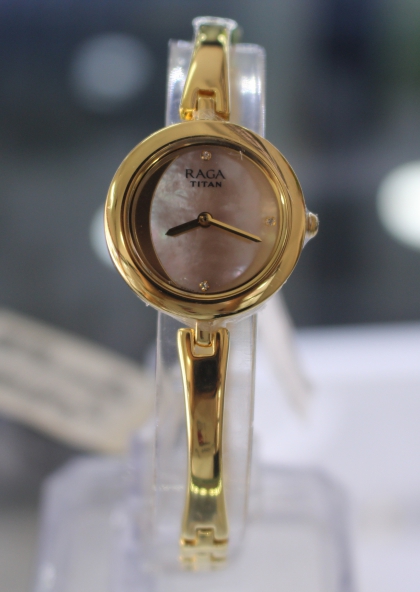 Đồng hồ Titan nữ 2553YM01 