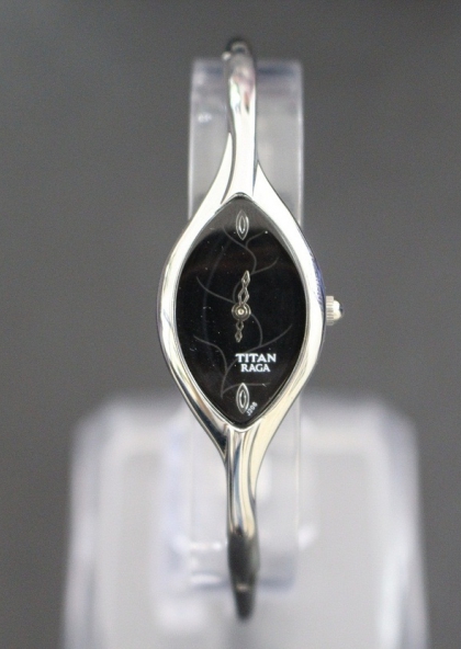 Đồng hồ Titan nữ 9701SM02