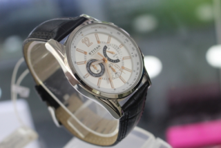 Kinh nghiệm mua đồng hồ nam dây da giá rẻ tại Hà Nội như ý