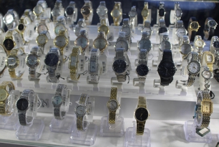 Những mẫu đồng hồ nữ sang trọng bán chạy nhất 2019 đang được sale off
