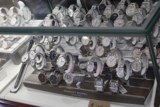 Lý do gì khiến bạn thích mua đồng hồ đeo tay