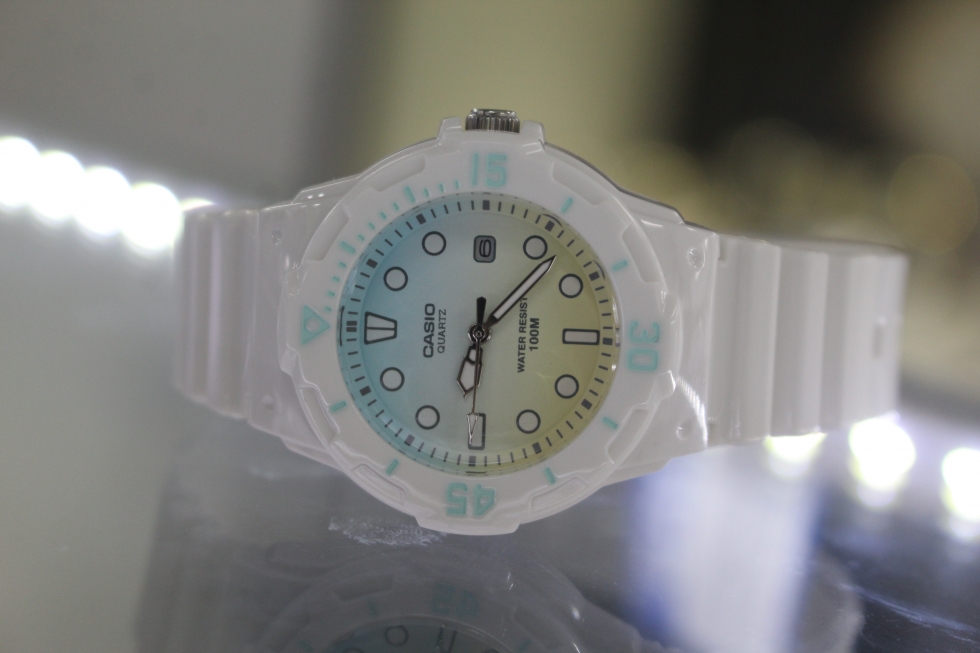 Chi tiết đồng hồ Casio nữ LRW-200H-2E2VDR