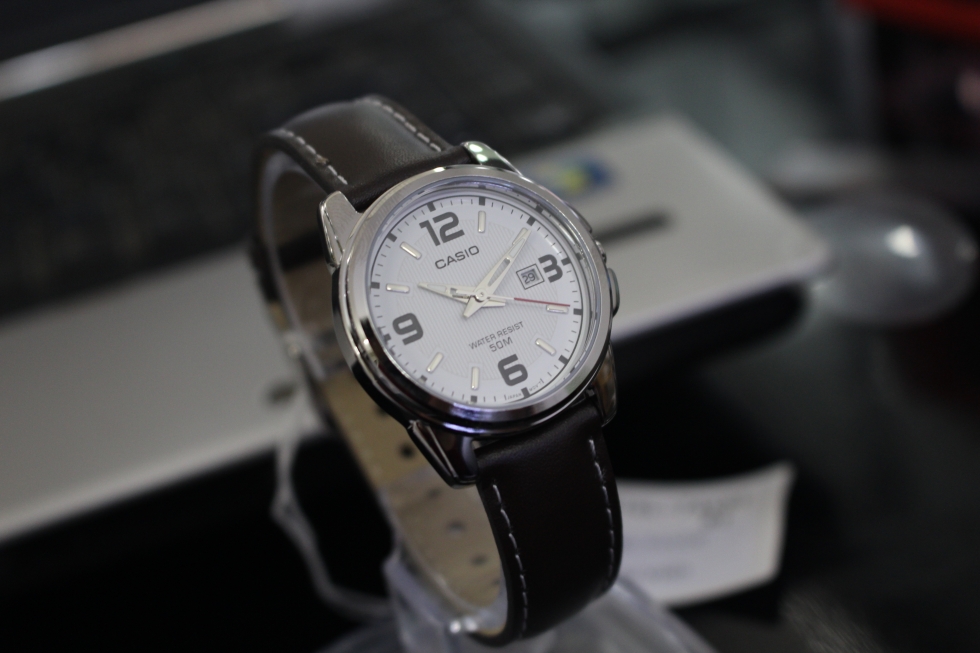 Chi tiết đồng hồ Casio nữ LTP-1314L-7AVDF