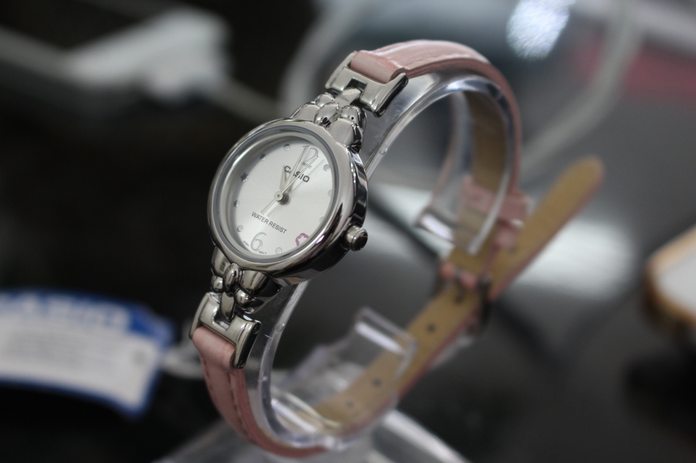 Chi tiết đồng hồ Casio nữ LTP-1385L-7A2DF