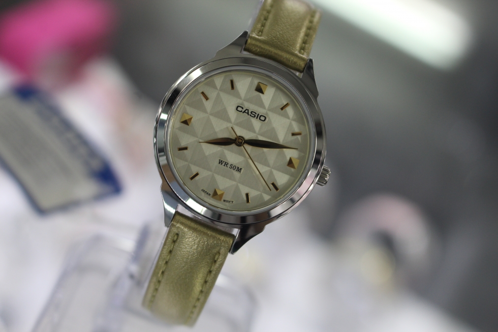 Chi tiết đồng hồ Casio nữ LTP-1392L-9AVDF