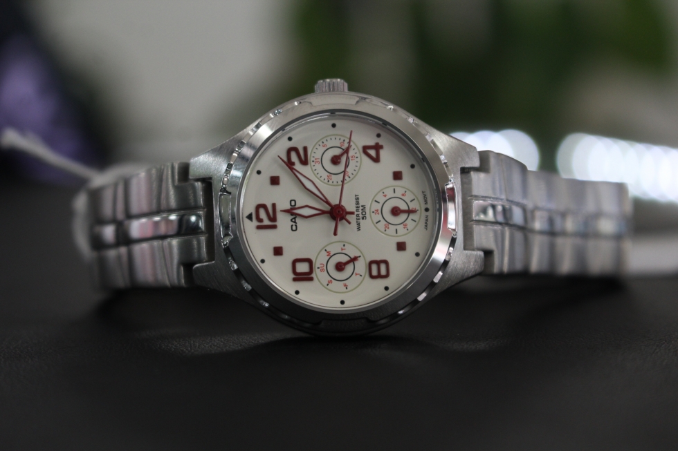 Chi tiết đồng hồ Casio nữ LTP-2064A-7A2VDF