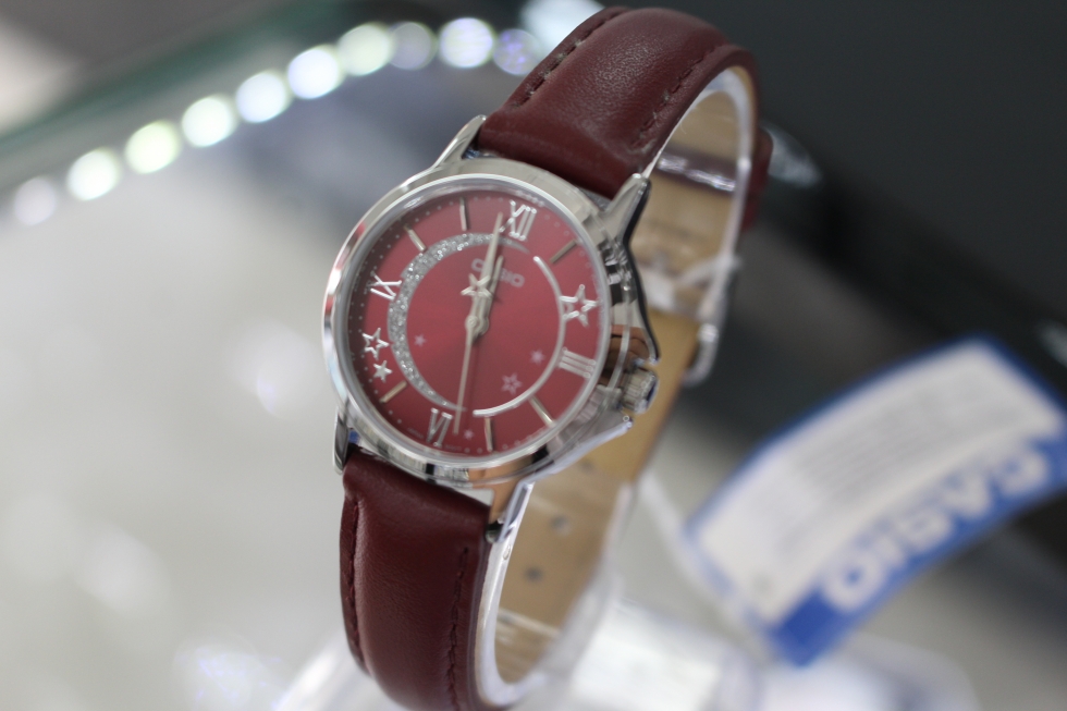 Chi tiết đồng hồ Casio nữ LTP-E121L-4ADF
