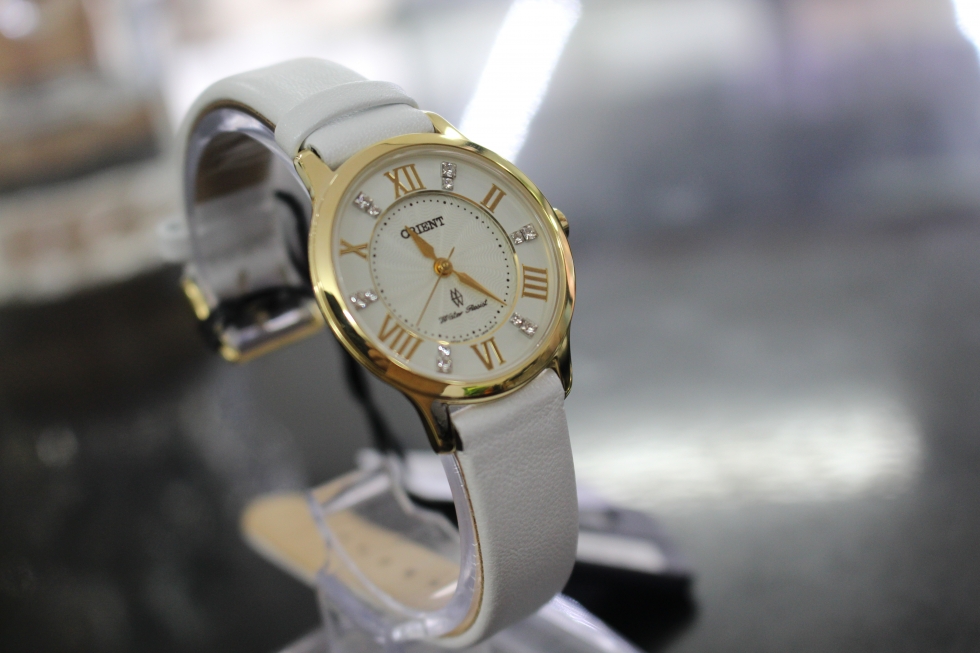 Chi tiết đồng hồ Orient nữ FUB9B003W0