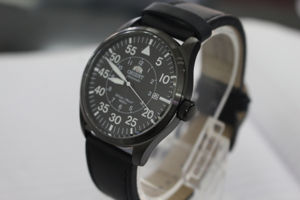 Chi tiết đồng hồ cơ Orient FER2A001B0