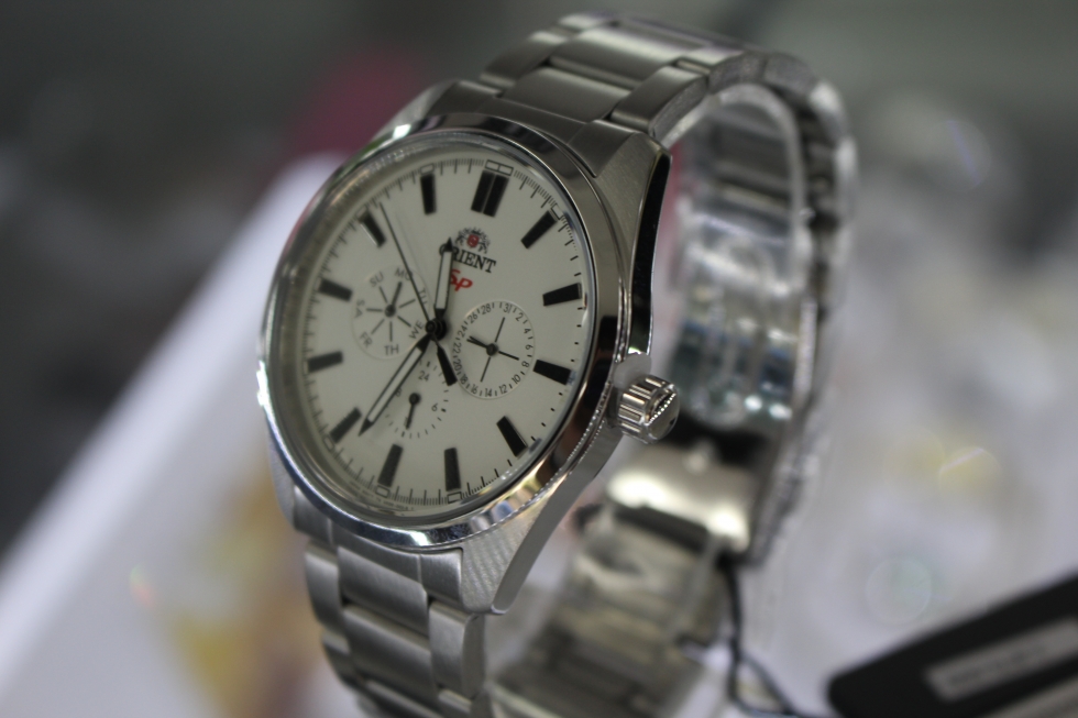Góc nghiêng đồng hồ Orient FUX00005W0
