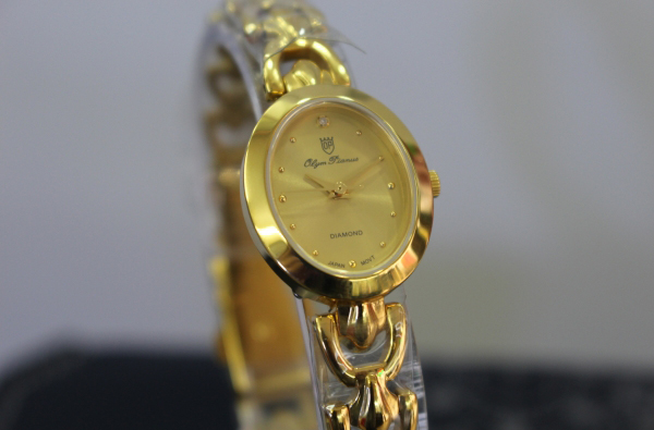 Mẫu đồng hồ nữ hàng hiệu giá rẻ đang được nhiều người chọn