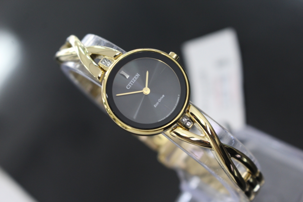Đồng hồ nữ dây kim loại cao cấp