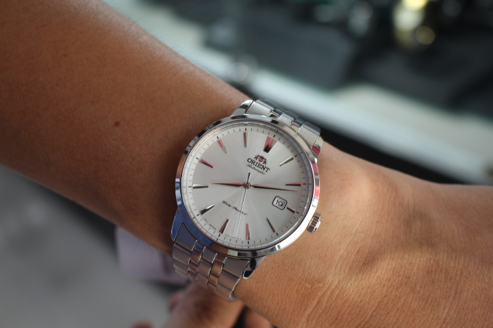 Đồng hồ Orient RA-AC0FS10B chính hãng  khi được đeo trên tay