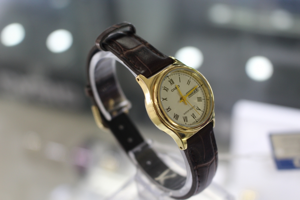 Mặt nghiêng đồng hồ nữ Casio LTP-V006GL-7BUDF