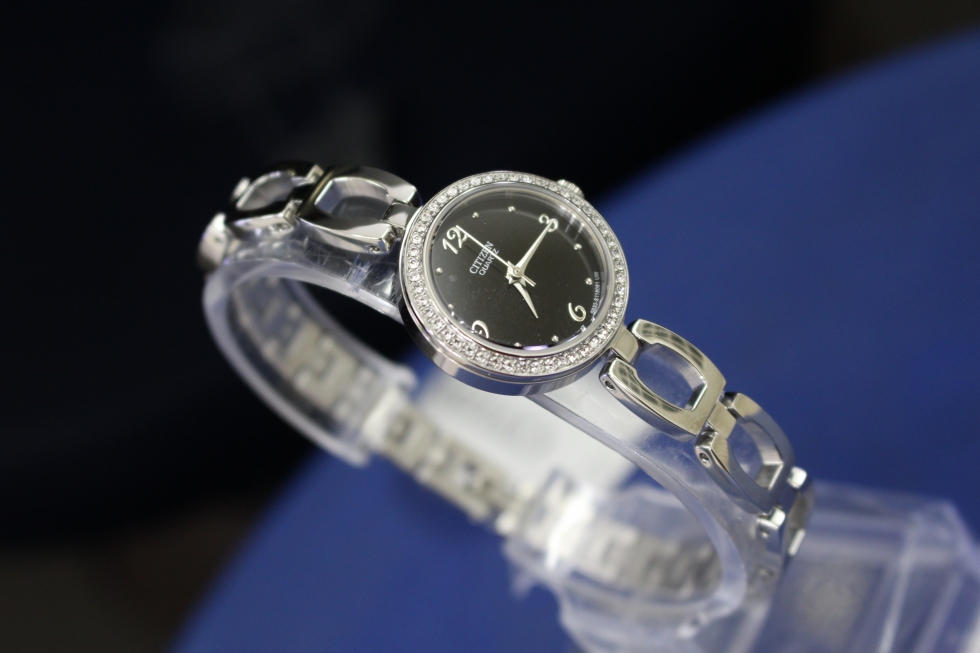 Mặt nghiêng đồng hồ Citizen nữ EJ6070-51E