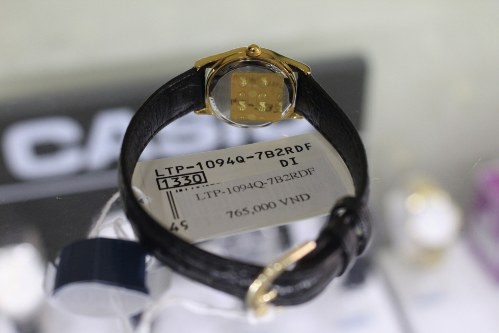 Mặt sau đồng hồ nữ Casio LTP-1094Q-7B2RDF