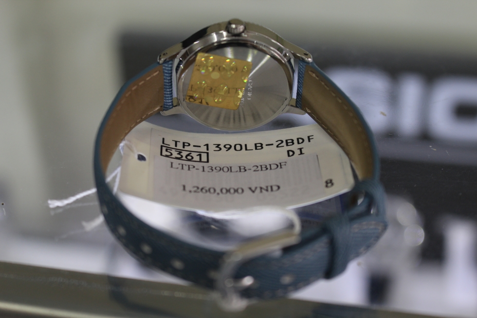 Mặt sau đồng hồ nữ Casio LTP-1390LB-2BDF