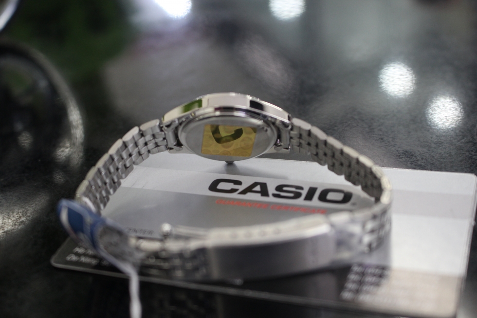 Mặt sau đồng hồ Casio nữ LTP-1129A-7ARDF