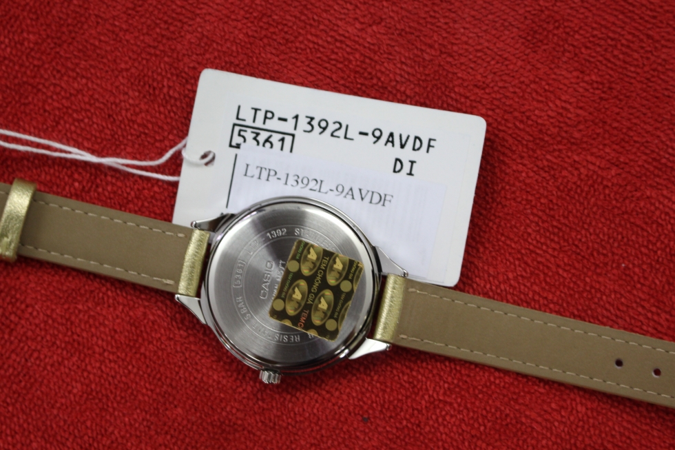 Mặt sau đồng hồ Casio nữ LTP-1392L-9AVDF 
