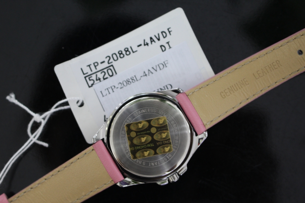 Mặt sau đồng hồ Casio nữ LTP-2088L-4AVDF 