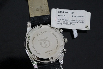 Mặt sau đồng hồ Titan nam 9322SL01
