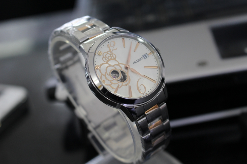 Nét tinh tế của đồng hồ cơ Orient nữ SDW02002S0