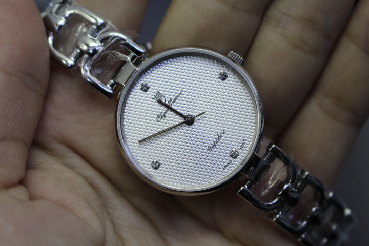 Nét tinh tế của đồng hồ nữ Olym Pianus OP2482LS 