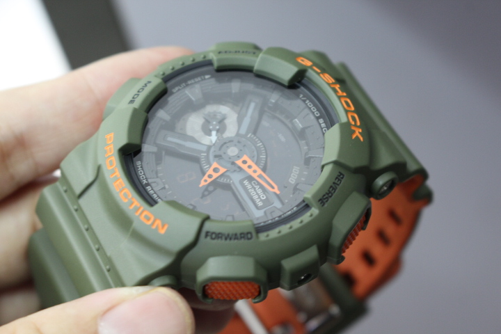 Đồng hồ Casio nam G-Shock GA-110LN-3ADR có màu sắc độc đáo