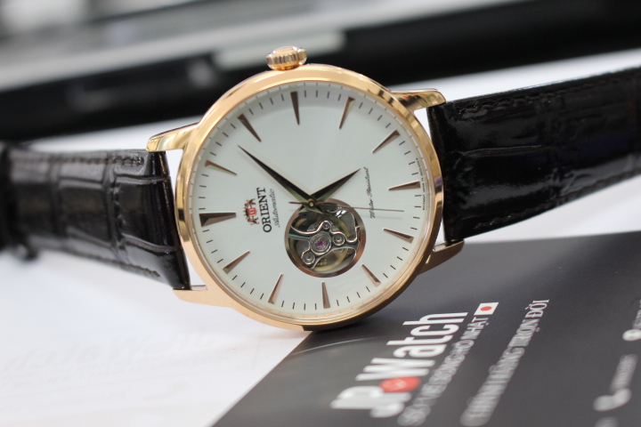 Phong cách hiện đại của đồng hồ cơ Orient nam FAG02002W0