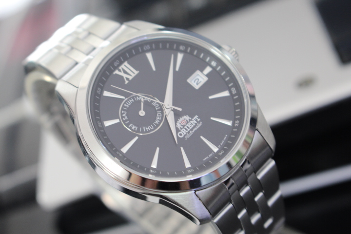Phong cách hiện đại của đồng hồ cơ Orient nam FAL00002B0