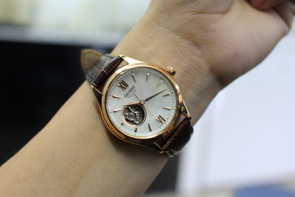 Phong cách hiện đại của đồng hồ cơ Orient nữ RA-AG0022A10B
