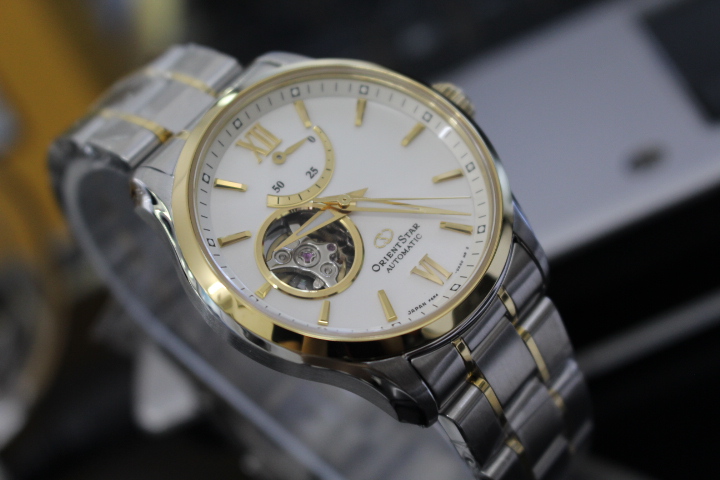 Phong cách sang trọng của đồng hồ cơ Orient Star nam RE-AT0004S00B 