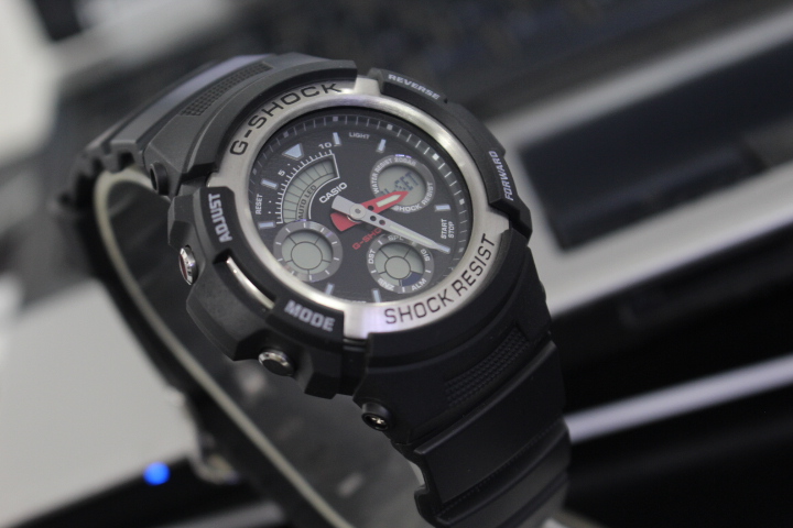 Phong cách thể thao của đồng hồ Casio nam G-Shock AW-590-1ADR