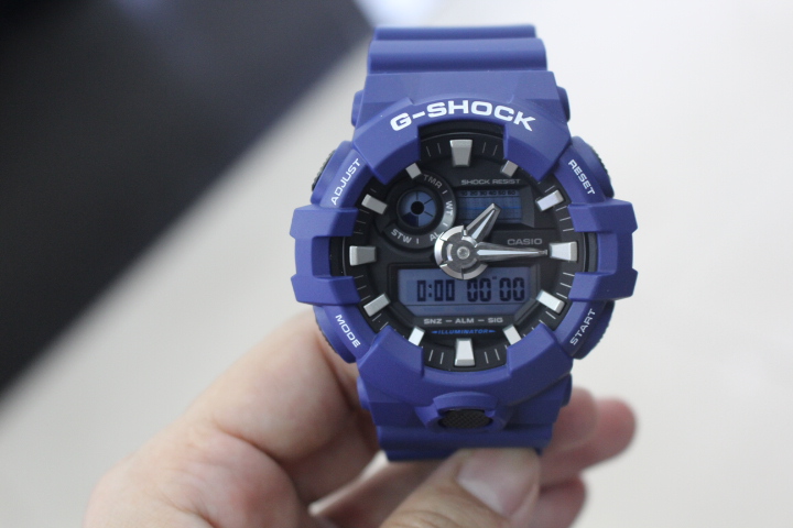 Đồng hồ Casio nam G-Shock GA-700-2ADR mang đến cho bạn phong cách trẻ trung, năng động
