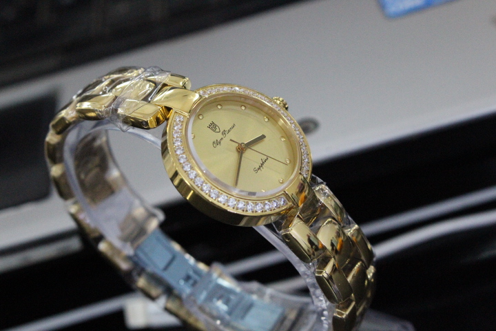 Vẻ nổi bật của đồng hồ nữ Olym Pianus OP2472DLK Vàng
