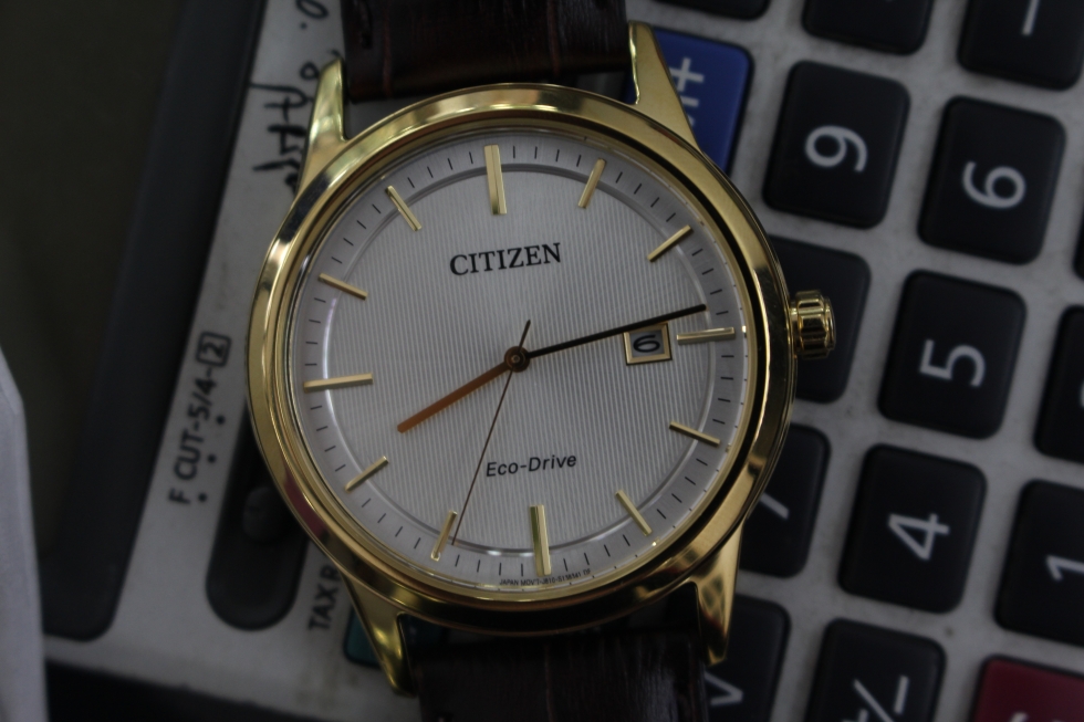 Sức hấp dẫn của đồng hồ Citizen nam Eco-Drive AW1233-01A