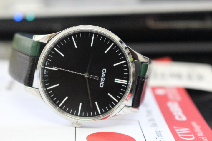 Thiết kế đơn giản của đồng hồ Casio nam MTP-E133L-1EDF