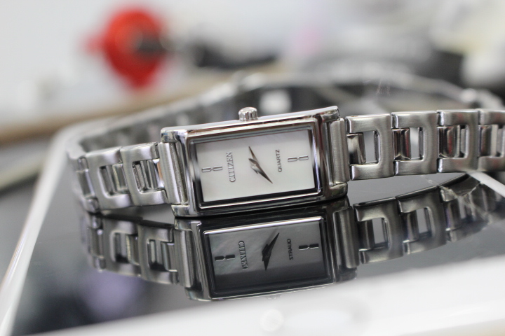 Đồng hồ Citizen nữ EZ6360-84D được thiết kế đơn giản nhưng lại vô cùng tinh tế
