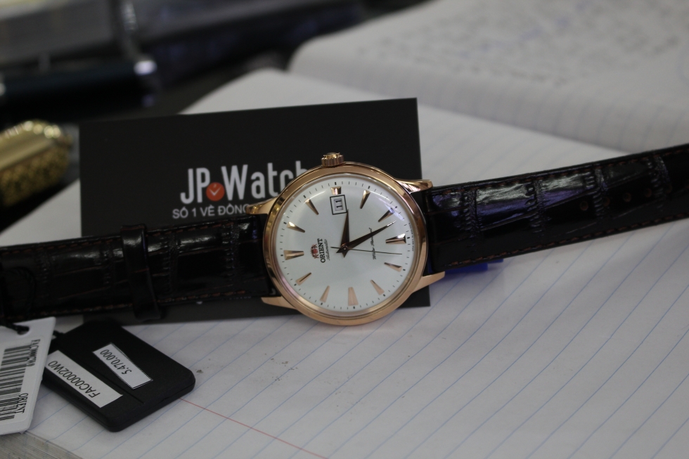 Vẻ cổ điển của đồng hồ cơ Orient nam FAC00002W0 