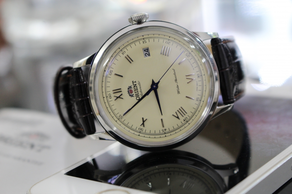 Vẻ cổ điển của đồng hồ cơ Orient nam FAC00009N0