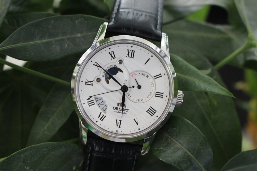 Vẻ cổ điển của đồng hồ cơ Orient nam SET0T002S0 