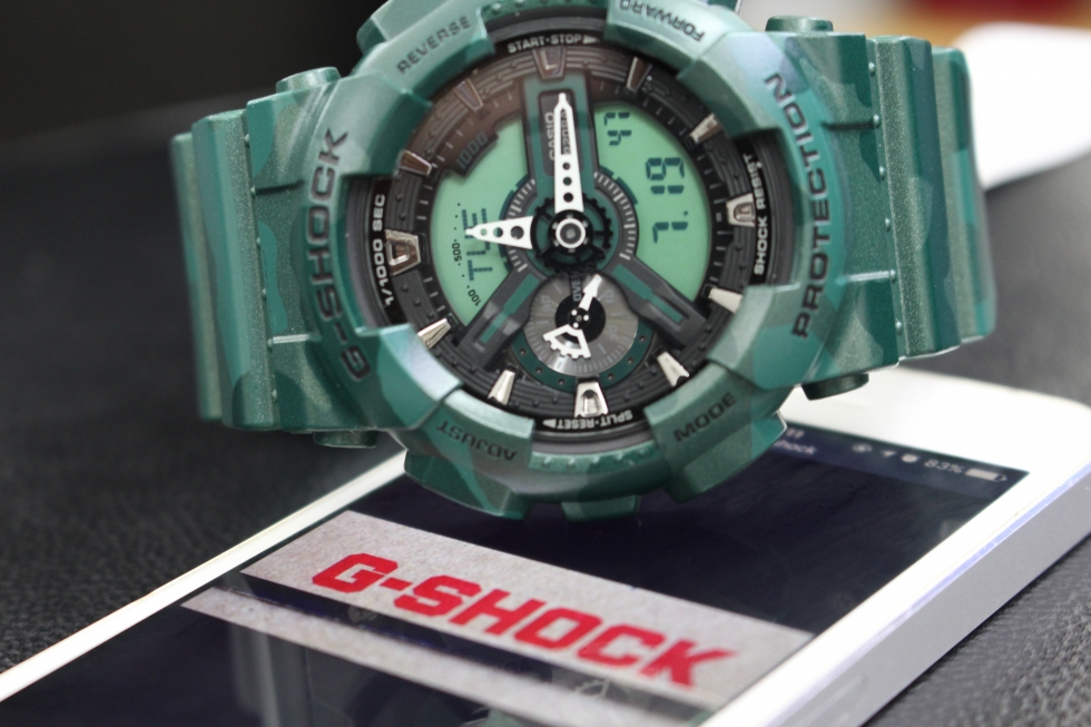 Đồng hồ Casio G-Shock GA-110CM-3ADR làm mãn nhãn người đối diện