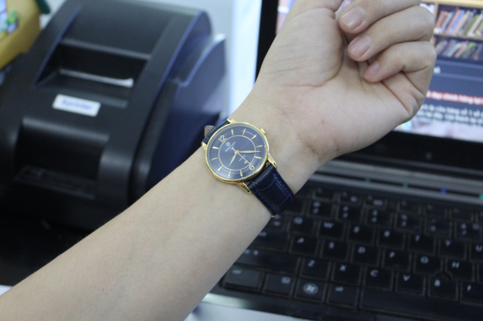 Đồng hồ Bentley nữ BL1853-10LKNN chính hãng khi đeo trên cổ tay