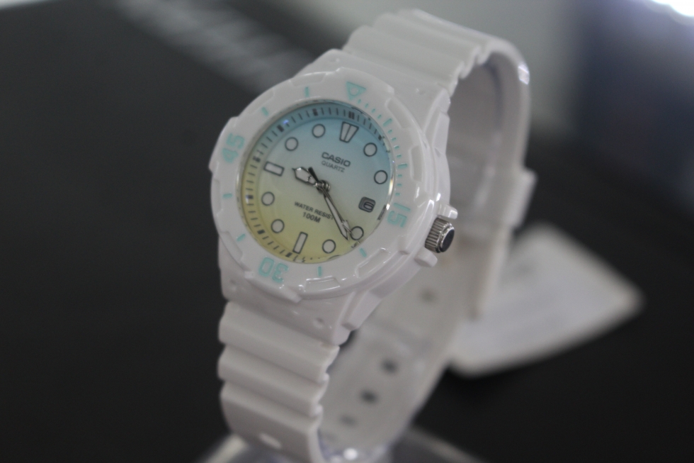 Vẻ đẹp của đồng hồ Casio nữ LRW-200H-2E2VDR