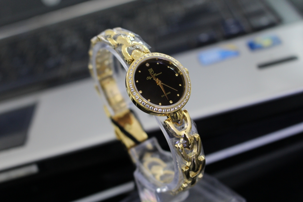Vẻ đẹp của đồng hồ Olym Pianus nữ OP2460LS Đen