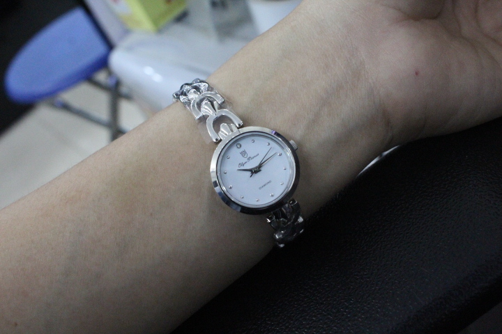 Vẻ đẹp đơn giản của đồng hồ nữ Olym  Pianus OP2460LS Trắng