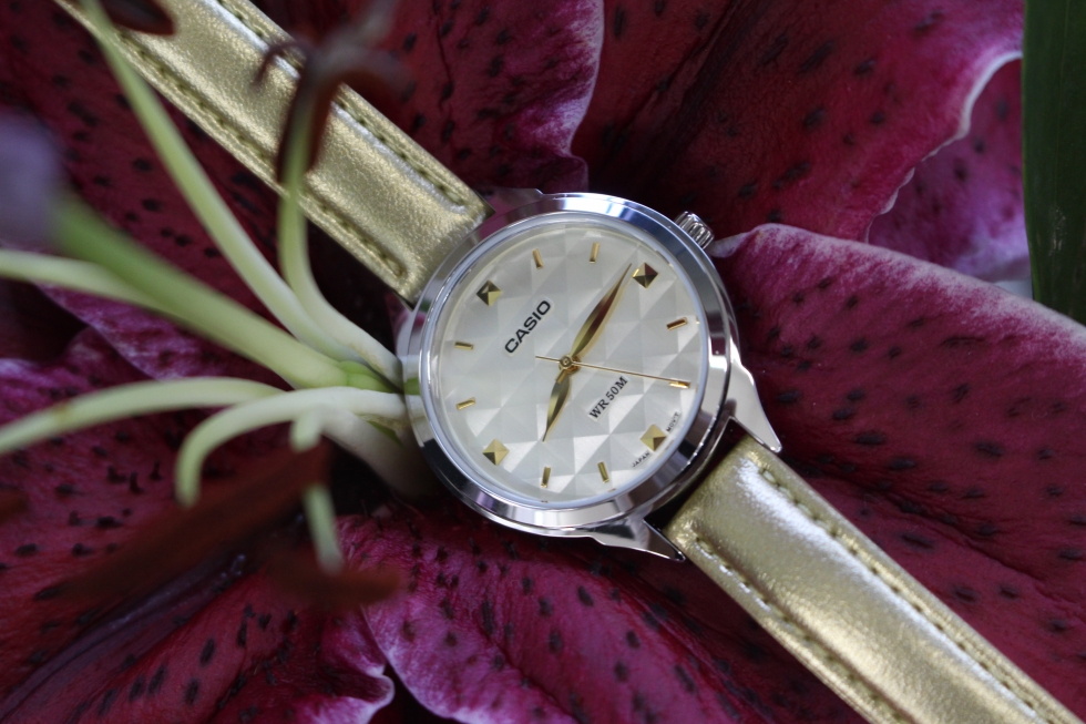 Vẻ đẹp của đồng hồ Casio nữ LTP-1392L-9AVDF